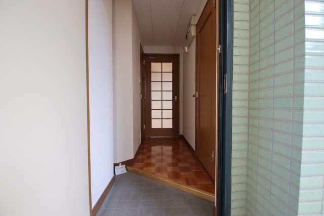 玄関　※別号室の参考写真です※