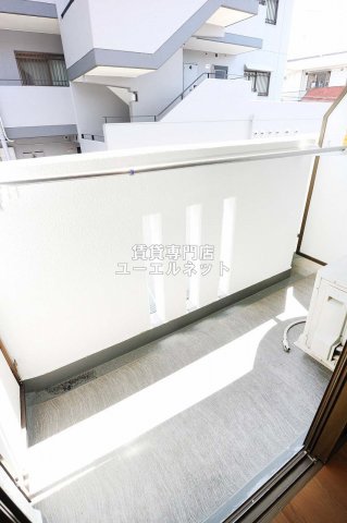 バルコニー　バルコニー付きで採光＆風通し良好！