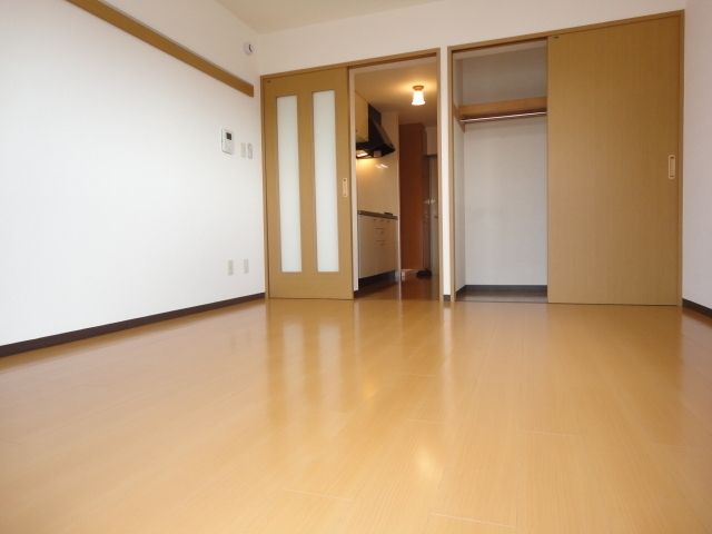 居室・リビング　☆明るい洋室です☆