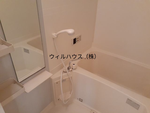 バス・シャワールーム　浴室乾燥機、追い焚き機能付きバス！