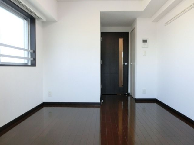 居室・リビング　角部屋２面採光です
