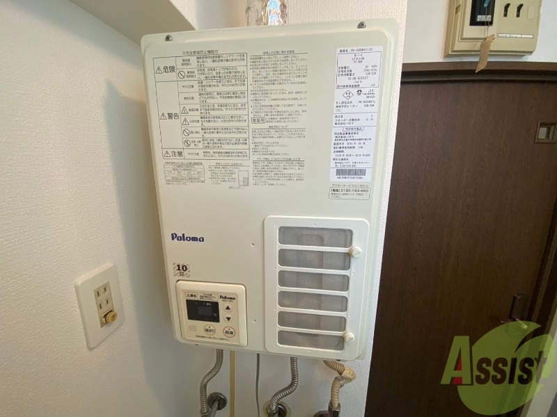 その他設備　給湯器です。操作しやすいパネルになってます。