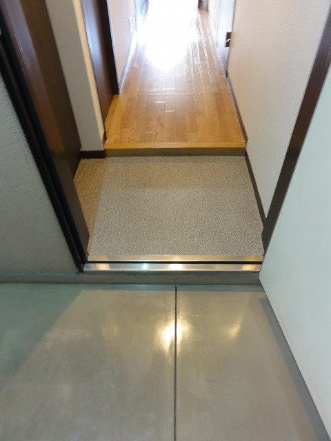 玄関　類似写真掲載。