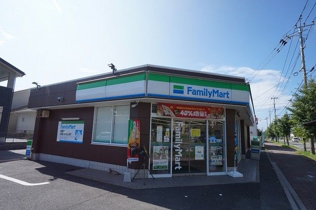 コンビニ　ファミリーマート（コンビニ）まで550m