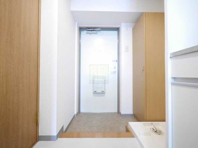 玄関　別部屋の画像になります。