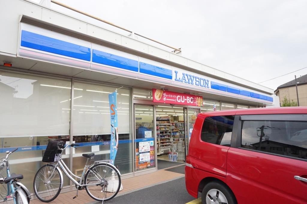 コンビニ　ローソン 足立伊興四丁目店（コンビニ）まで559m