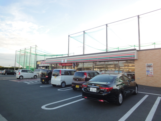 コンビニ　セブンイレブン　浜松東三方町店（コンビニ）まで687m