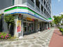 コンビニ　ファミリーマート 本庄西三丁目店（コンビニ）まで200m