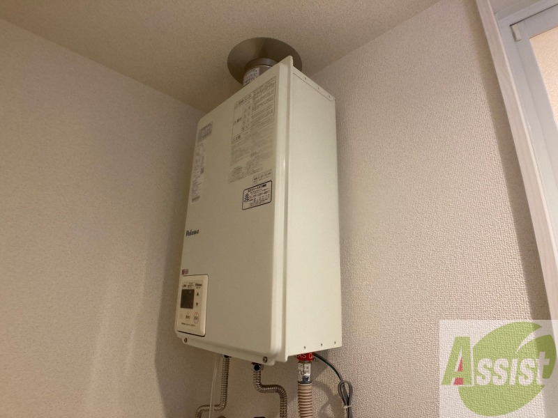 その他設備　給湯器は簡単操作で温度調整ができますよ。