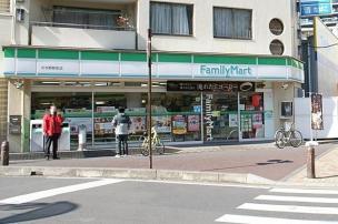 コンビニ　ファミリーマート北与野駅前店（コンビニ）まで145m