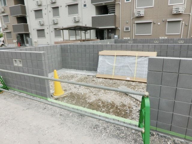 その他　建築中のごみ置き場です