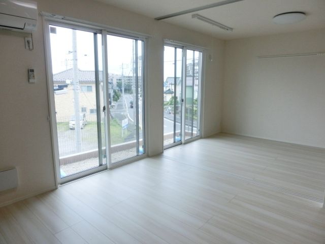 その他部屋・スペース　仕切りを開けて広々使用することもできます