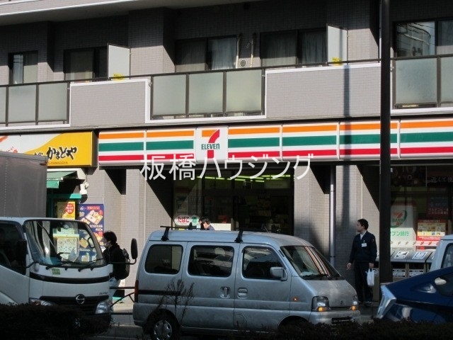 コンビニ　セブンイレブン板橋熊野町店（コンビニ）まで9m