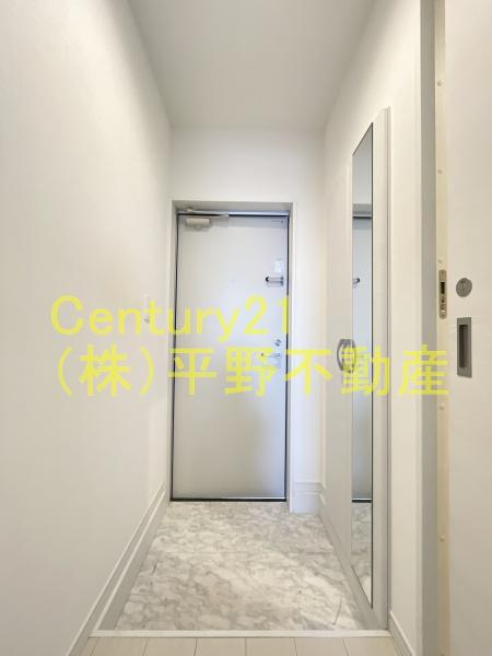 玄関　同タイプ反転のお部屋です