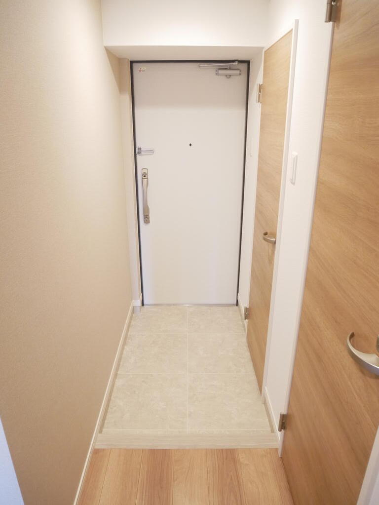 玄関　※同物件の参考画像です。