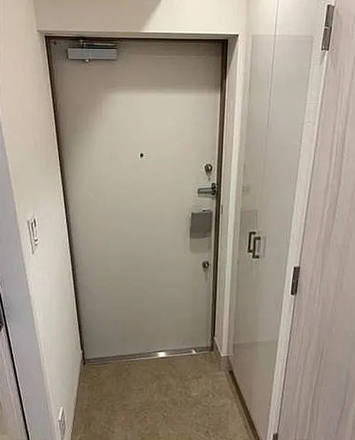 玄関　※別部屋の参考写真です。