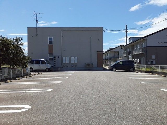 駐車場　駐車場に車を止められます