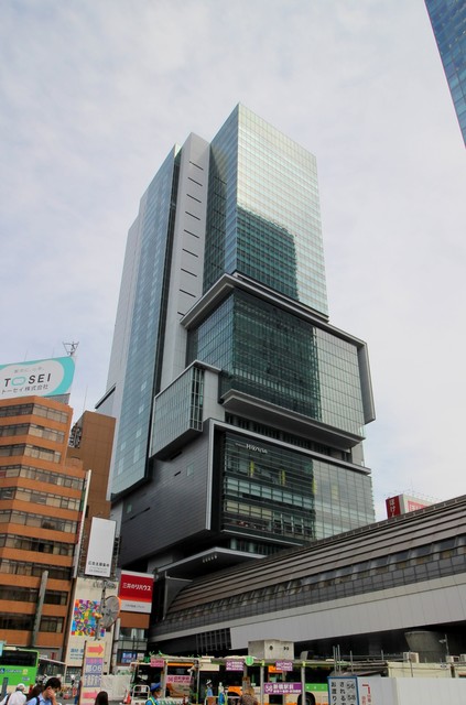 ショッピングセンター　渋谷ヒカリエ（ショッピングセンター）まで648m