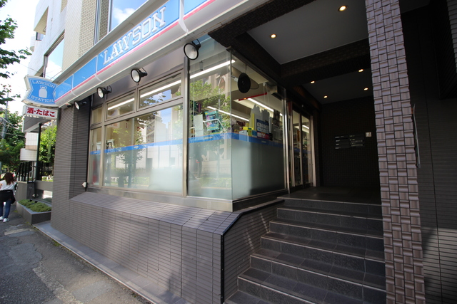 コンビニ　ローソン渋谷二丁目店（コンビニ）まで112m