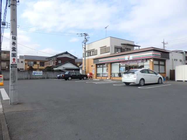 コンビニ　セブンイレブン（コンビニ）まで520m