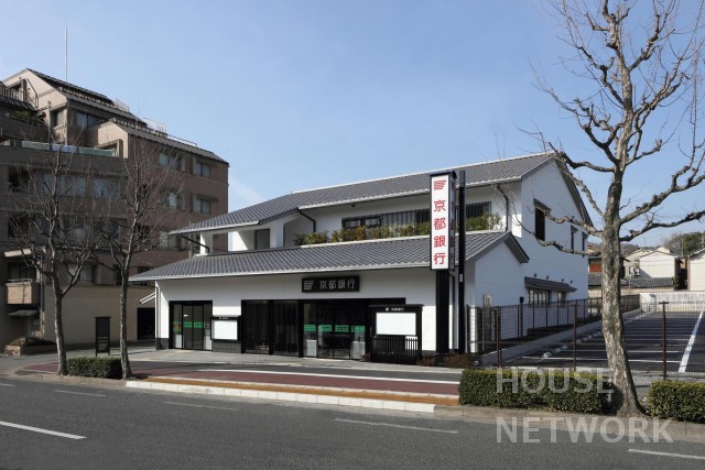 銀行　京都銀行金閣寺支店（銀行）まで734m