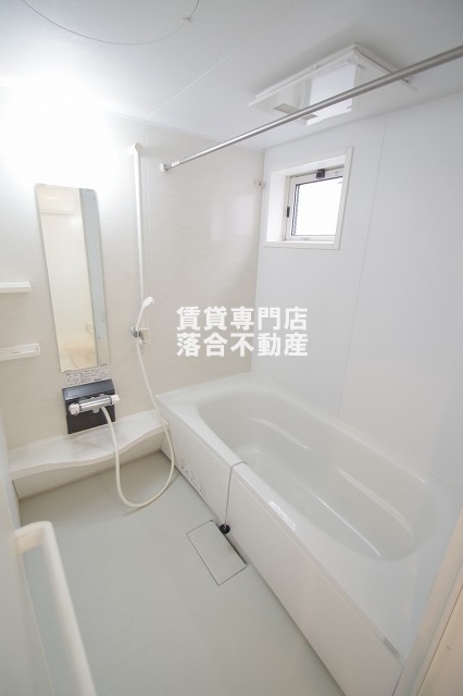 バス・シャワールーム　大きなお風呂でゆったりできます♪浴室乾燥機付き