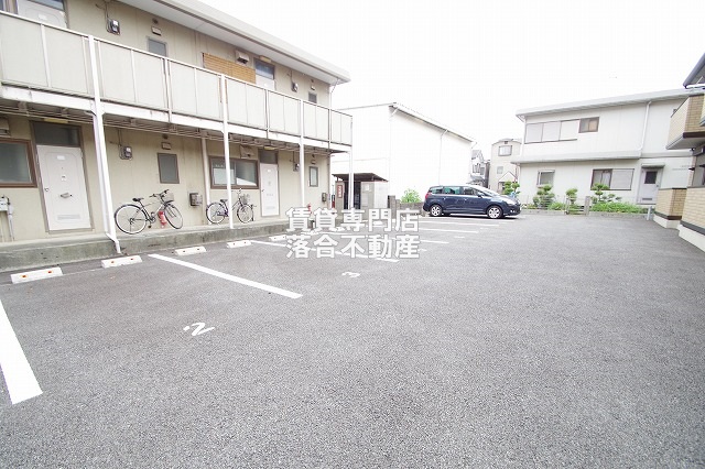 駐車場　敷地内駐車場完備