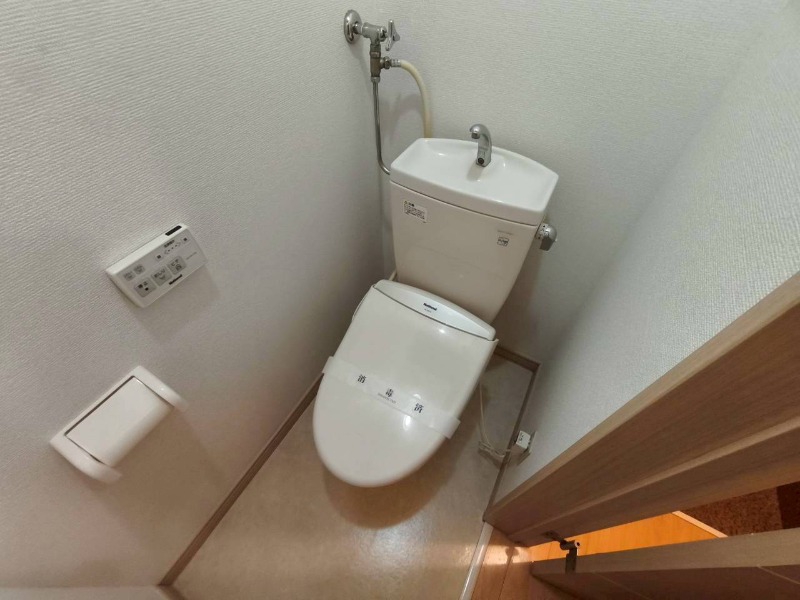 トイレ　こちらはトイレです。清潔感があり、安心して使用できます。