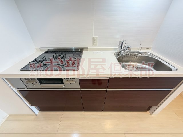 キッチン　コンパクトなキッチンで掃除もラクラク