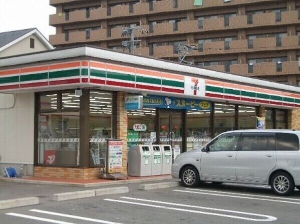 コンビニ　セブンイレブン福岡名子3丁目店（コンビニ）まで608m