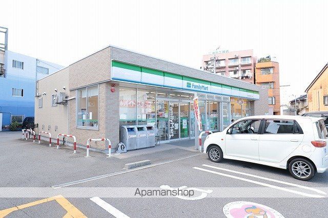 コンビニ　ファミリーマート（コンビニ）まで369m