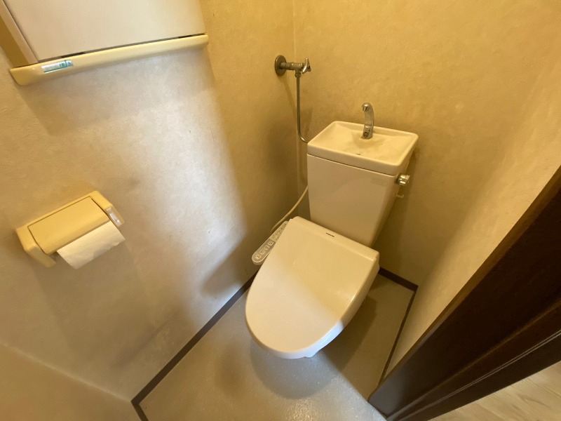 トイレ　こちらはトイレです。清潔感があり、安心して使用できます。