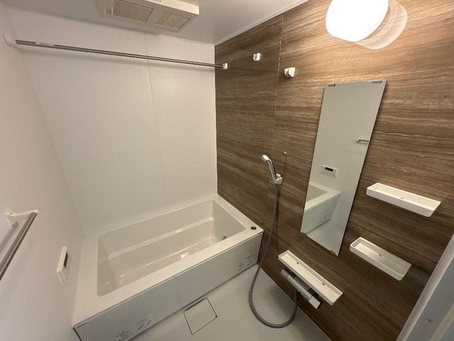 バス・シャワールーム　落ち着いた空間のお風呂です