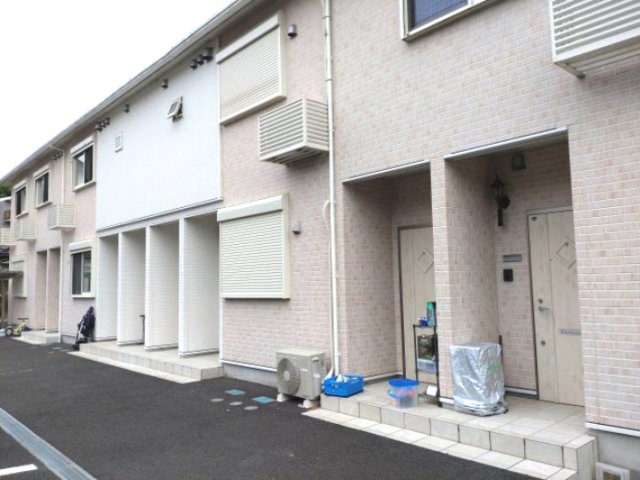 建物外観　レンガ調の洋風のアパートです