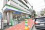 コンビニ　ファミリーマート平野二丁目店（コンビニ）まで383m