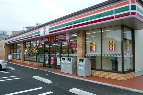 コンビニ　セブンイレブン用賀インター店（コンビニ）まで328m
