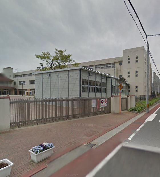 小学校　北九州市立戸畑中央小学校（小学校）まで335m