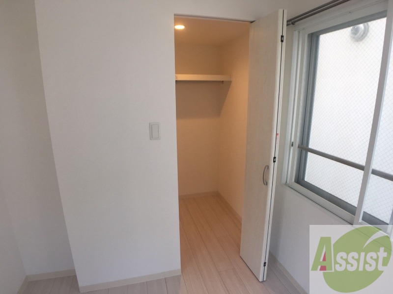 収納　寝室の収納です。部屋がすっきり片付きます。