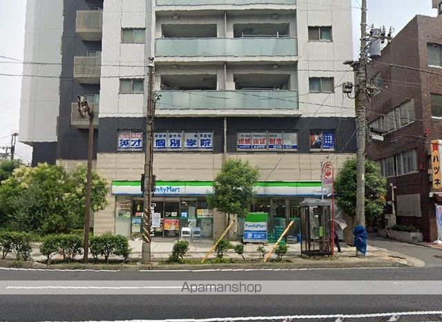 コンビニ　ファミリーマート（コンビニ）まで734m