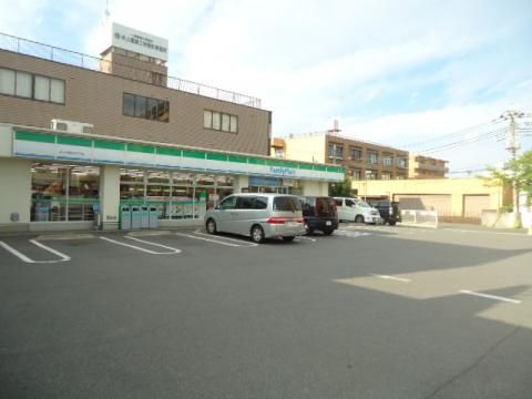 コンビニ　ファミリーマートさいたま櫛引町二丁目店（コンビニ）まで646m