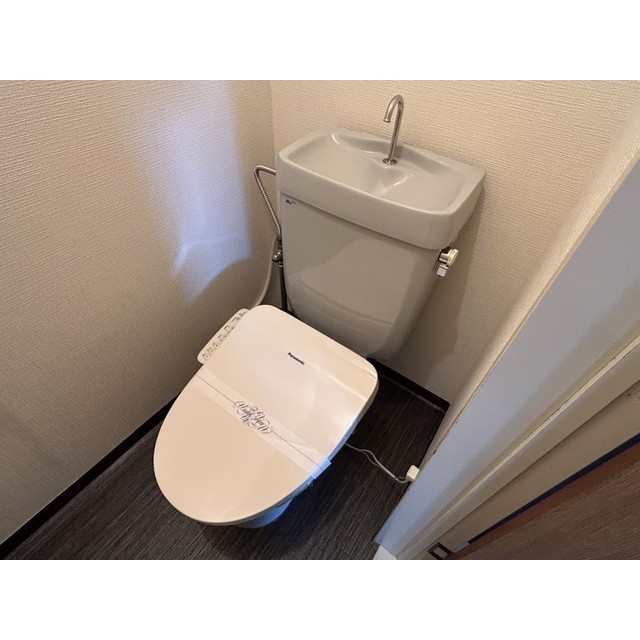 トイレ　清潔感のあるトイレです