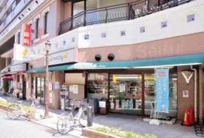 スーパー　グルメシティ町屋店（スーパー）まで106m