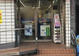 コンビニ　ローソン桃谷駅前店（コンビニ）まで110m