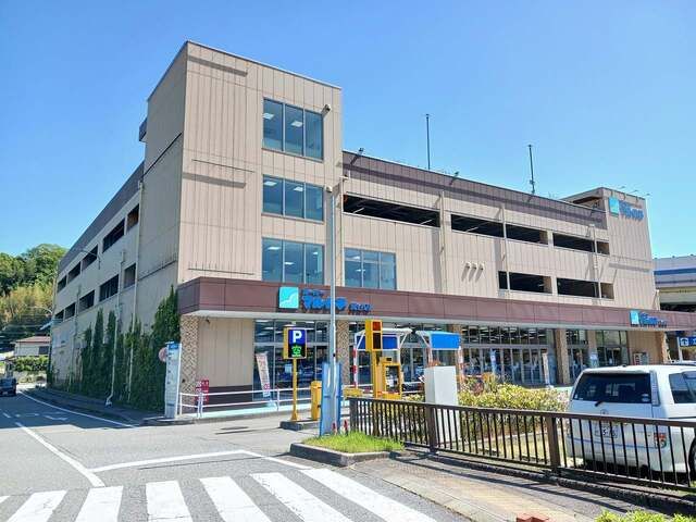 スーパー　スーパーマルハチ箕谷店様（スーパー）まで400m
