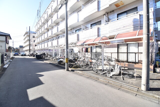 その他共有部分　★屋根付駐輪場★（空き状況・使用料等詳細はご確認下さい）