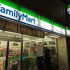 コンビニ　ファミリーマート 千駄ヶ谷五丁目店（コンビニ）まで612m