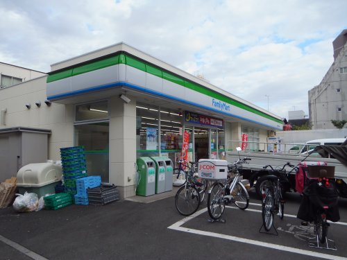 コンビニ　ファミリーマート 中野中央五丁目店（コンビニ）まで211m