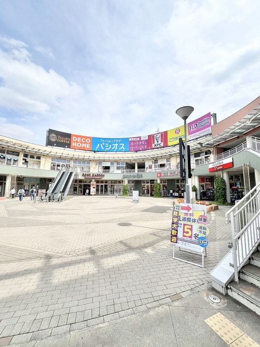 ショッピングセンター　ウニクス伊奈（ショッピングセンター）まで850m