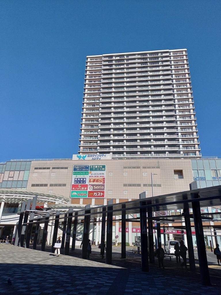 スーパー　フードスクエアカスミ 越谷ツインシティ店（スーパー）まで413m