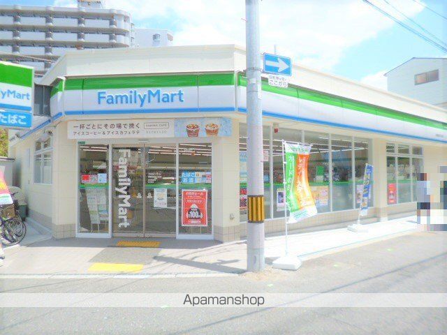 コンビニ　ファミリーマート（コンビニ）まで321m